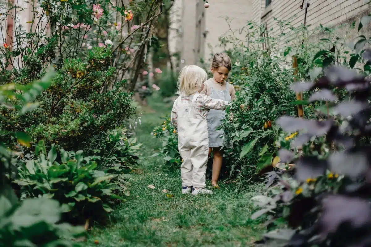 enfants jardin