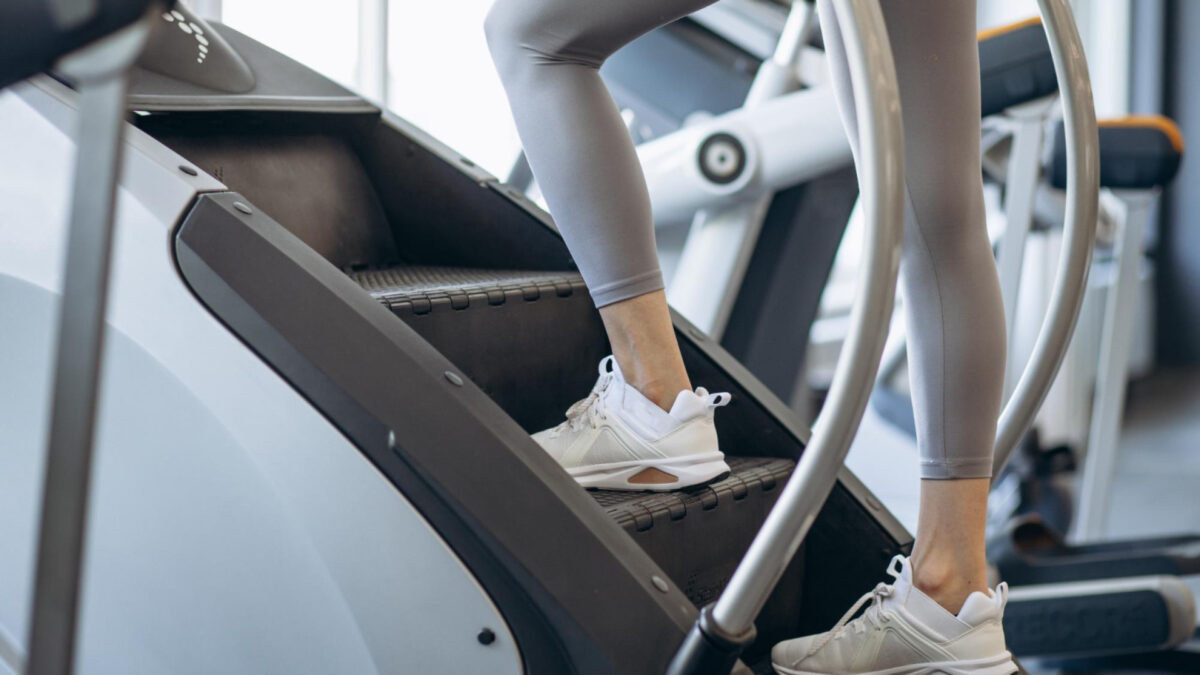 La machine escalier : l'équipement incontournable pour booster votre salle de sport